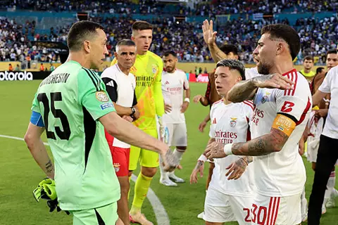 دروس في التانجو.. كيف علقت الصحف البرتغالية على عودة بنفيكا أمام بوكا جونيورز؟